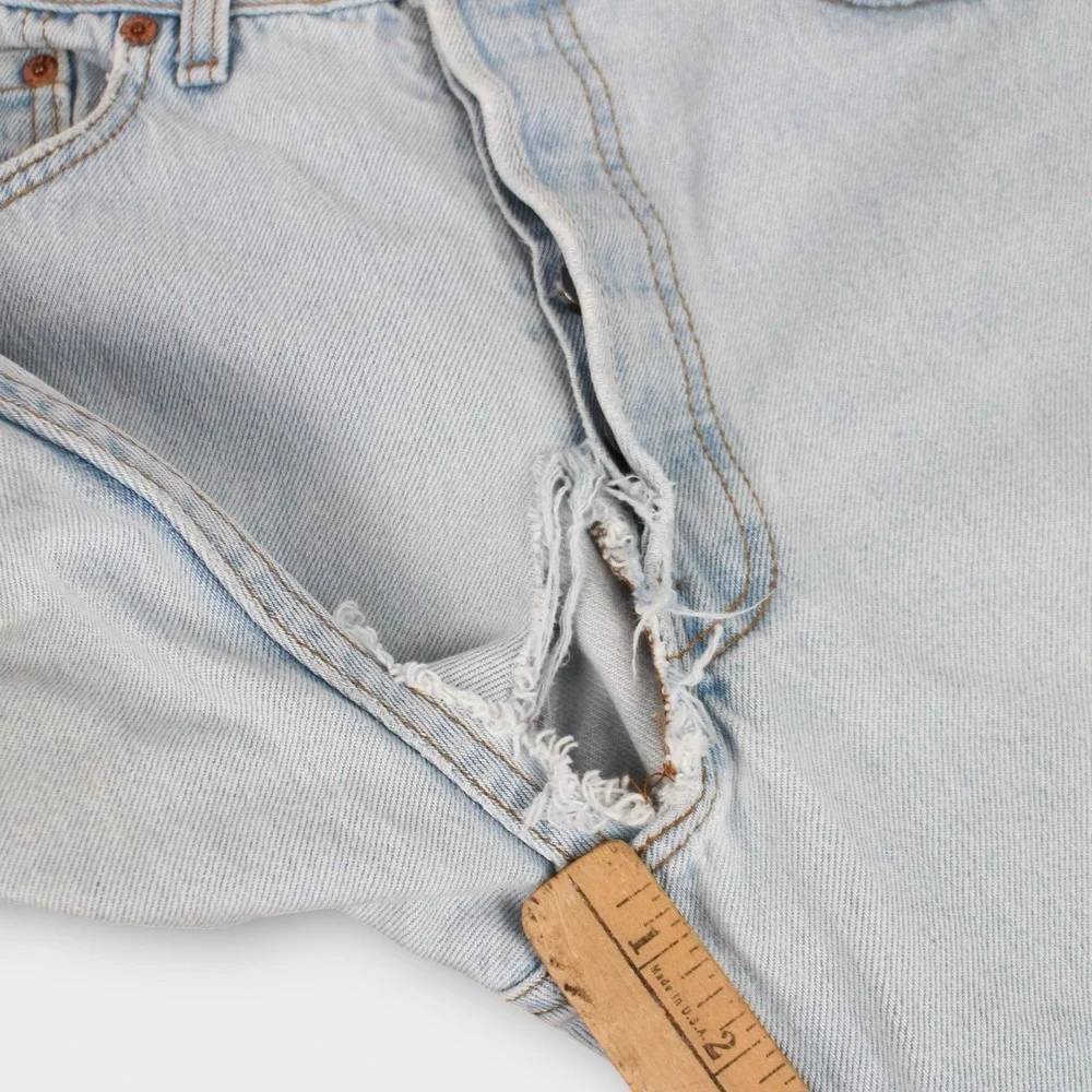 Vintage Levi's 501 Jeans Mens 30x31 Made in USA Light Wash Distressed Ripped‎